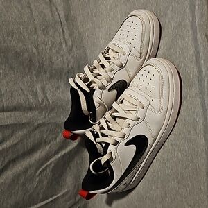 Nike Court Borrough Low 2 (white black red w black stars) sz 4.5Y